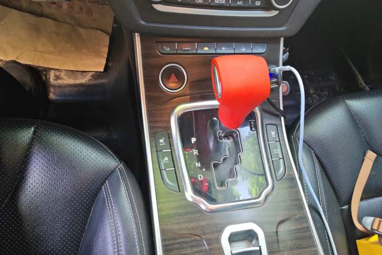 Used Land X7 2015 2.0T Panoramic Luxury Edition Gear Lever