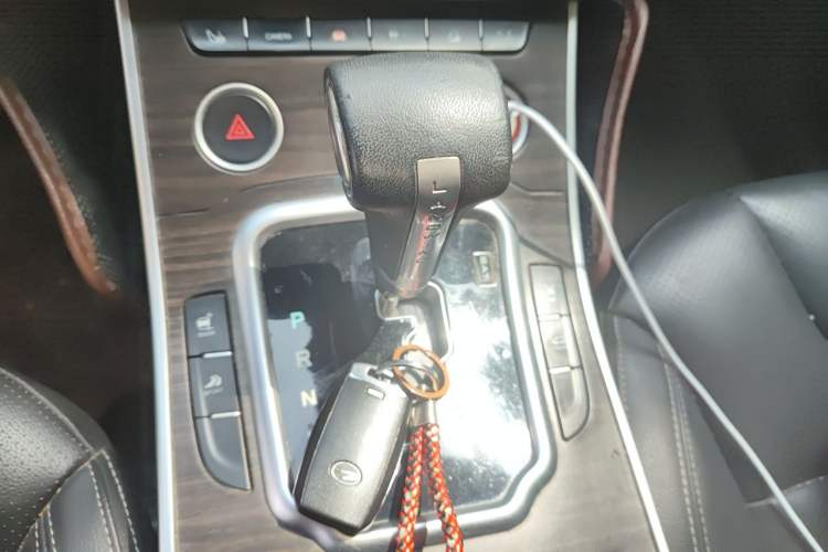 Used Land X7 2015 2.0T Panoramic Prestige Edition Gear Lever
