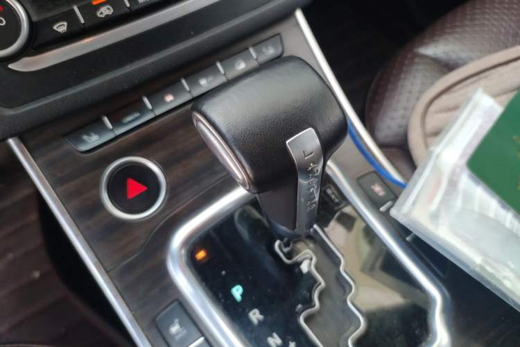 Used Land X7 2015 2.0T Panoramic Prestige Edition Gear Lever