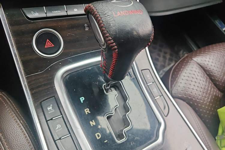 Used Land X7 2015 2.0T Panoramic Prestige Edition Gear Lever