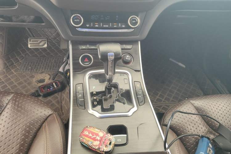 Used Land X7 2015 2.0T Panoramic Prestige Edition Gear Lever