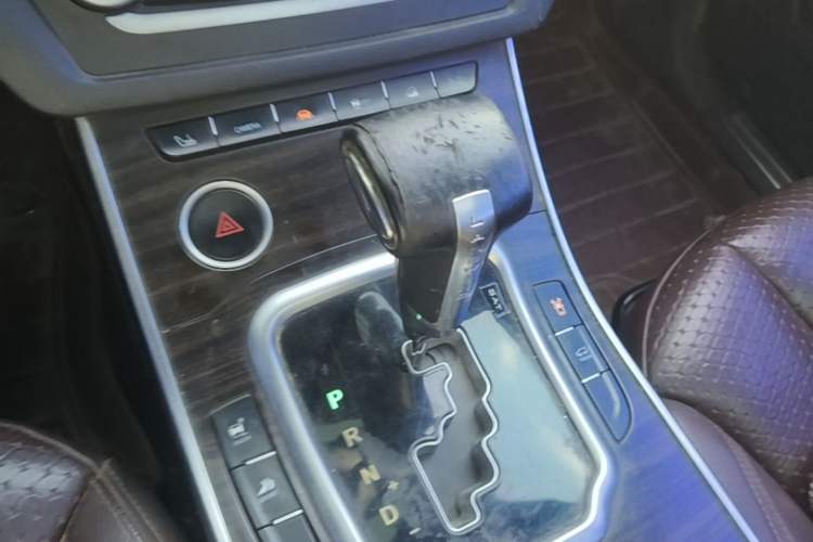 Used Land X7 2015 2.0T Panoramic Prestige Edition Gear Lever