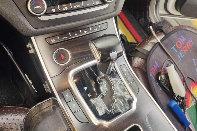 Used Land X7 2015 2.0T Panoramic Prestige Edition Gear Lever
