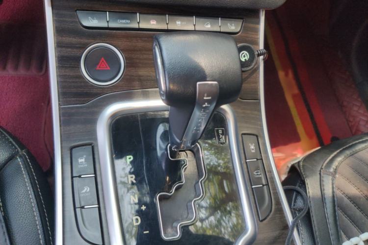 Used Land X7 2015 2.0T Panoramic Prestige Edition Gear Lever