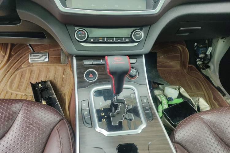 Used Land X7 2015 2.0T Panoramic Prestige Edition Gear Lever