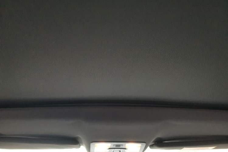Used Land X7 2015 2.0T Panoramic Prestige Edition Headliner