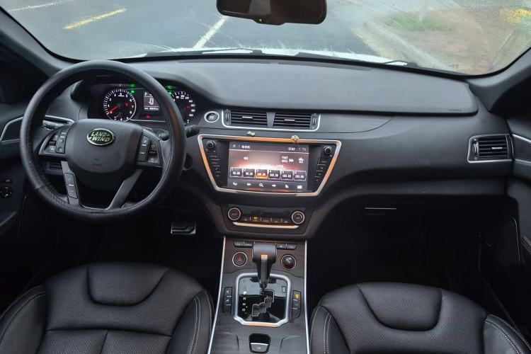Used Land X7 2015 2.0T Panoramic Prestige Edition Interior 1
