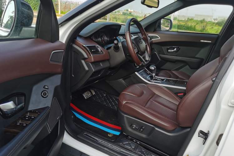 Used Land X7 2015 2.0T Panoramic Prestige Edition Interior 1