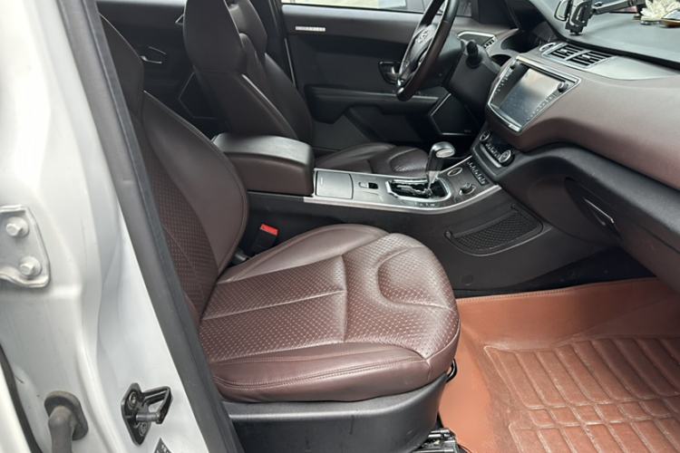 Used Land X7 2015 2.0T Panoramic Prestige Edition Interior 10