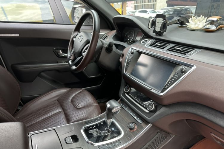 Used Land X7 2015 2.0T Panoramic Prestige Edition Interior 11