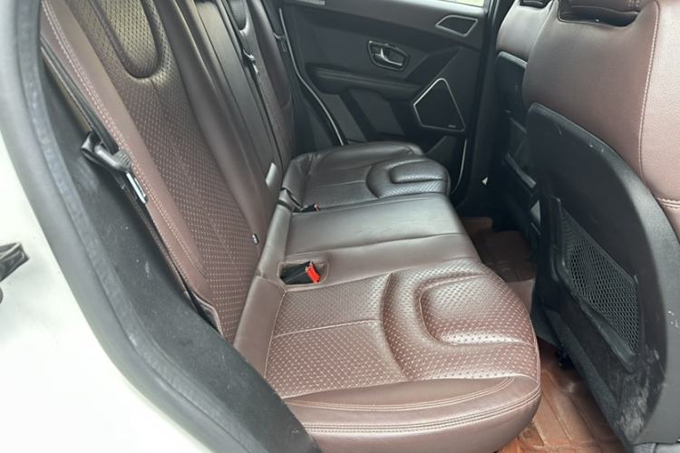 Used Land X7 2015 2.0T Panoramic Prestige Edition Interior 12