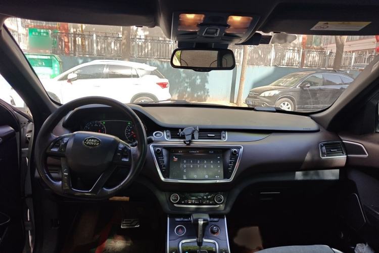 Used Land X7 2015 2.0T Panoramic Prestige Edition Interior 2