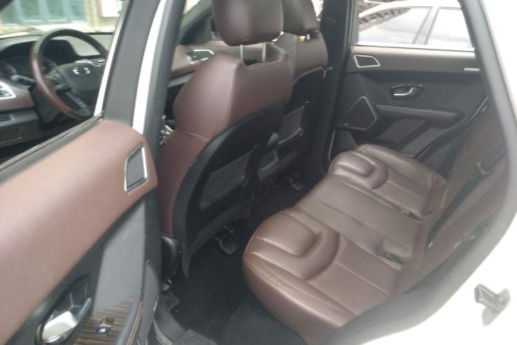 Used Land X7 2015 2.0T Panoramic Prestige Edition Interior 2