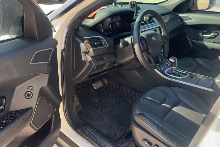 Used Land X7 2015 2.0T Panoramic Prestige Edition Interior 2