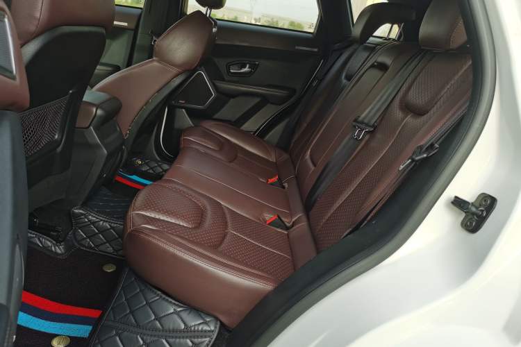 Used Land X7 2015 2.0T Panoramic Prestige Edition Interior 2