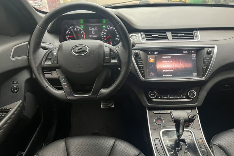 Used Land X7 2015 2.0T Panoramic Prestige Edition Interior 2