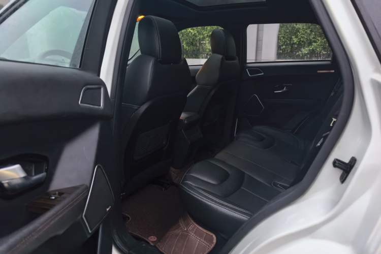 Used Land X7 2015 2.0T Panoramic Prestige Edition Interior 3