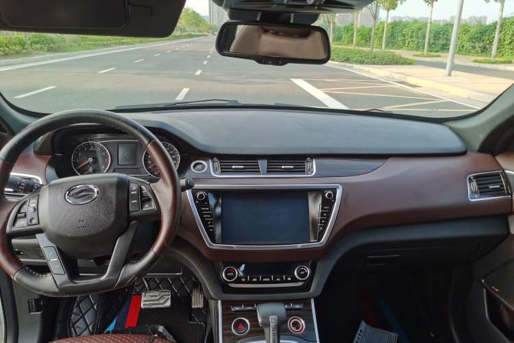 Used Land X7 2015 2.0T Panoramic Prestige Edition Interior 3