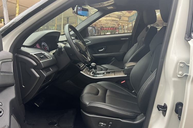 Used Land X7 2015 2.0T Panoramic Prestige Edition Interior 3