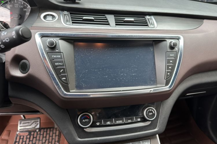 Used Land X7 2015 2.0T Panoramic Prestige Edition Interior 4