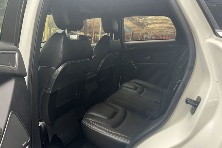 Used Land X7 2015 2.0T Panoramic Prestige Edition Interior 4
