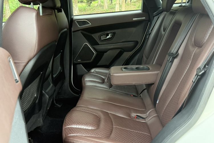 Used Land X7 2015 2.0T Panoramic Prestige Edition Interior 4