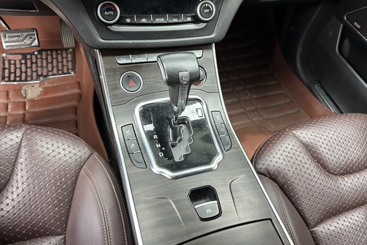 Used Land X7 2015 2.0T Panoramic Prestige Edition Interior 5
