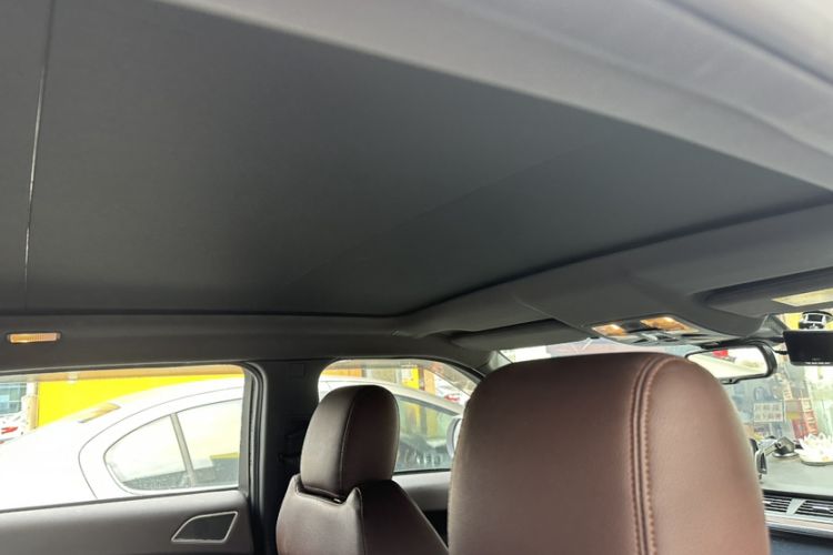 Used Land X7 2015 2.0T Panoramic Prestige Edition Interior 8
