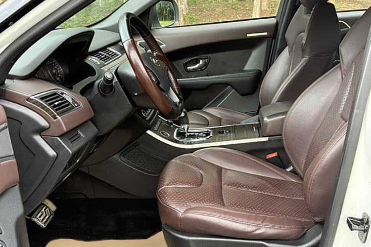 Used Land X7 2015 2.0T Panoramic Prestige Edition Interior 9