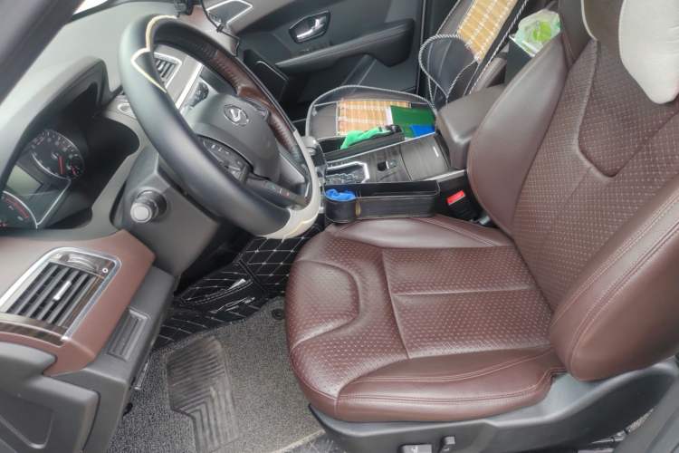 Used Land X7 2015 2.0T Panoramic Prestige Edition Left Front Seat