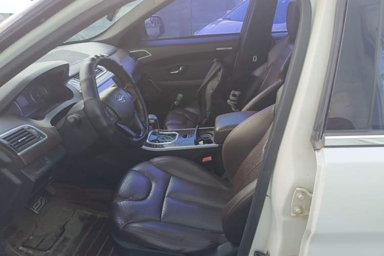 Used Land X7 2015 2.0T Panoramic Prestige Edition Left Front Seat