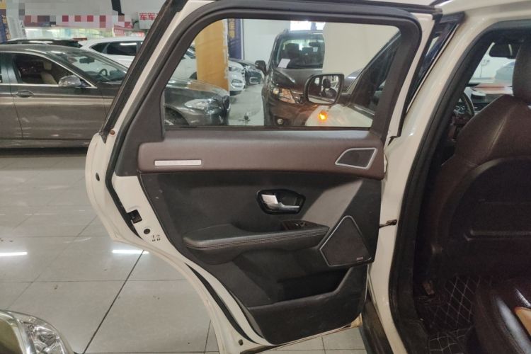 Used Land X7 2015 2.0T Panoramic Prestige Edition Left Rear Door Interior