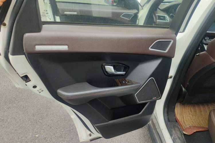 Used Land X7 2015 2.0T Panoramic Prestige Edition Left Rear Door Interior