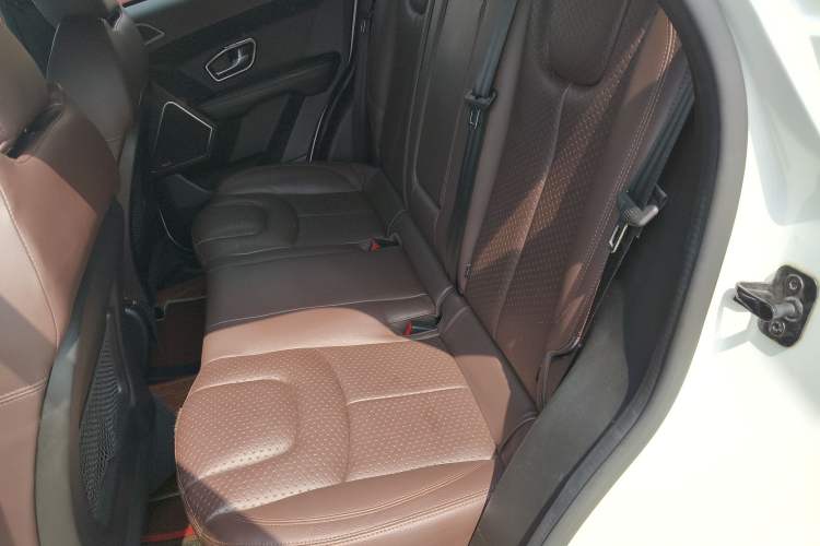 Used Land X7 2015 2.0T Panoramic Prestige Edition Left Rear Seat