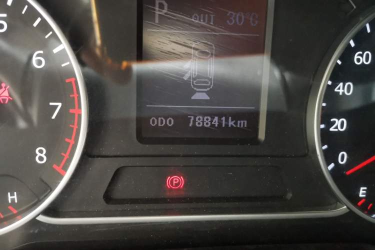 Used Land X7 2015 2.0T Panoramic Prestige Edition Odometer Close Up