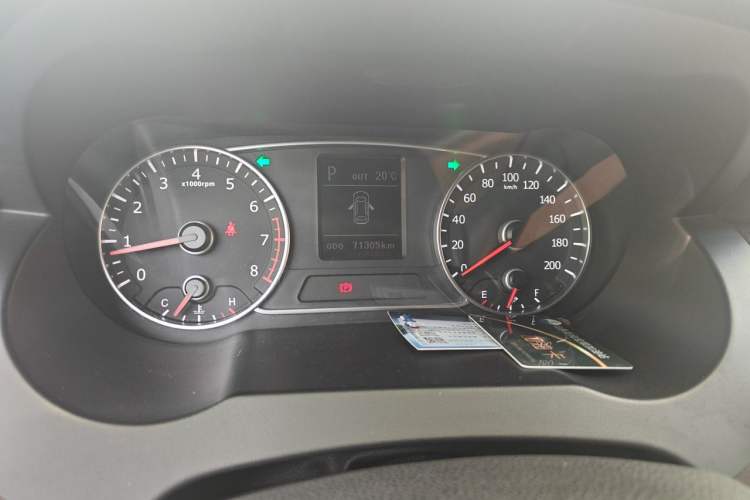Used Land X7 2015 2.0T Panoramic Prestige Edition Odometer Close Up