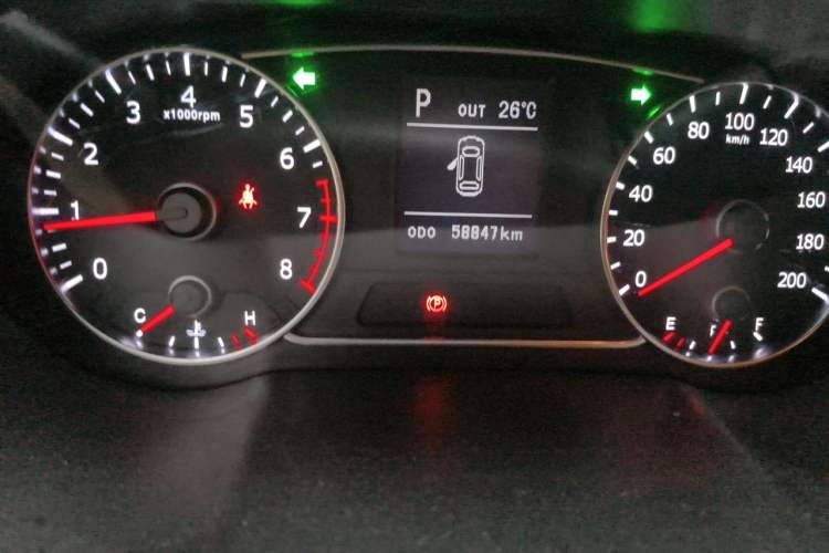 Used Land X7 2015 2.0T Panoramic Prestige Edition Odometer Close Up