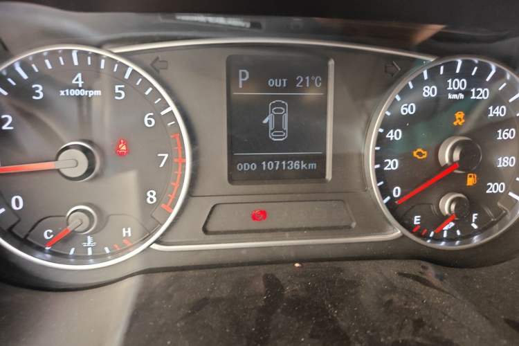 Used Land X7 2015 2.0T Panoramic Prestige Edition Odometer Close Up