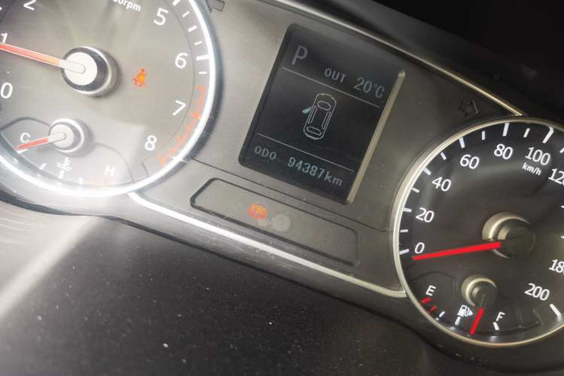 Used Land X7 2015 2.0T Panoramic Prestige Edition Odometer Close Up