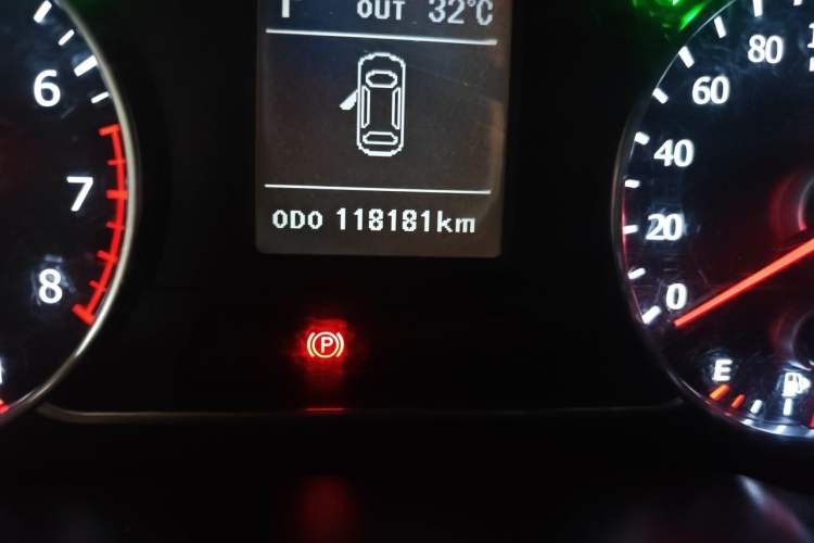 Used Land X7 2015 2.0T Panoramic Flagship Edition Odometer Close Up