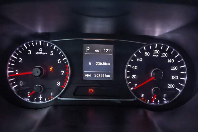 Used Land X7 2015 2.0T Panoramic Prestige Edition Odometer Close Up