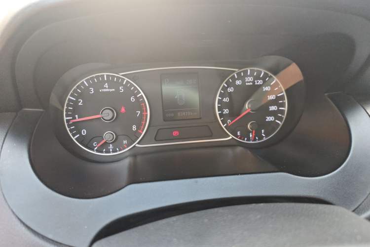 Used Land X7 2015 2.0T Panoramic Prestige Edition Odometer Close Up