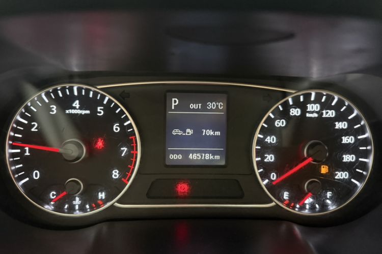 Used Land X7 2015 2.0T Panoramic Prestige Edition Odometer Close Up