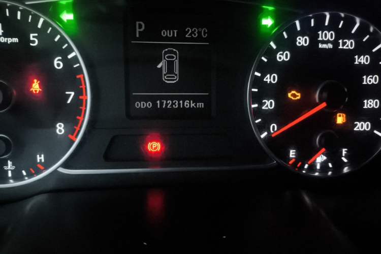 Used Land X7 2015 2.0T Panoramic Prestige Edition Odometer Close Up