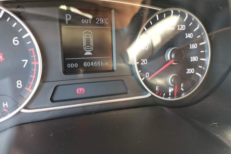 Used Land X7 2015 2.0T Panoramic Flagship Edition Odometer Close Up