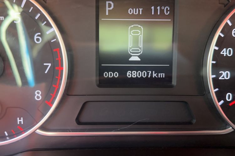 Used Land X7 2015 2.0T Panoramic Prestige Edition Odometer Close Up