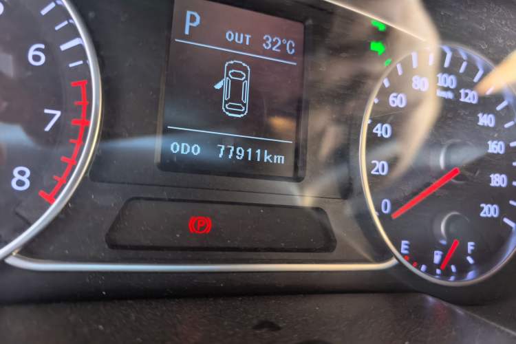 Used Land X7 2015 2.0T Panoramic Prestige Edition Odometer Close Up