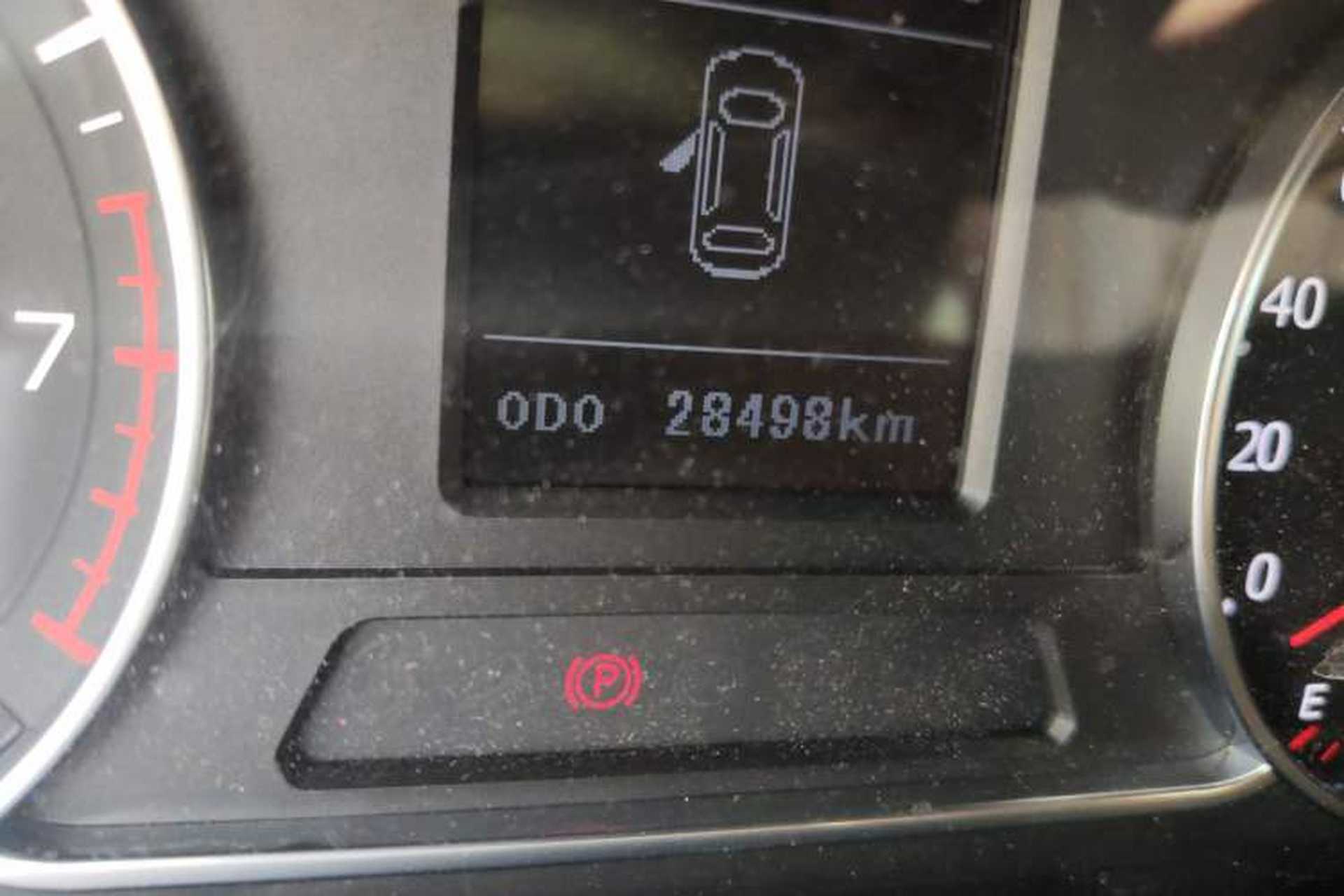 Used Land X7 2015 2.0T Panoramic Prestige Edition Odometer Close Up