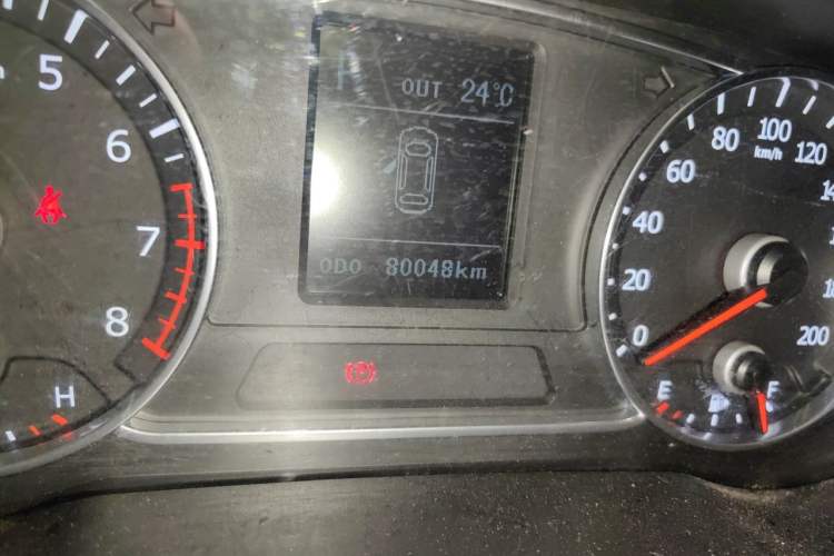 Used Land X7 2015 2.0T Panoramic Prestige Edition Odometer Close Up
