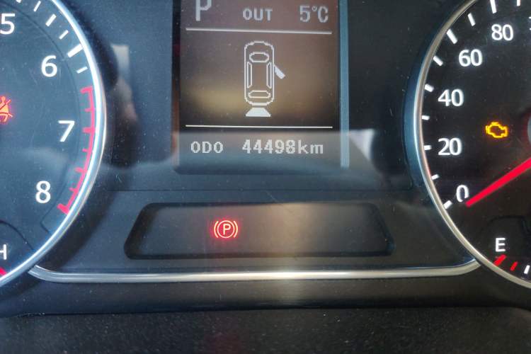 Used Land X7 2015 2.0T Panoramic Prestige Edition Odometer Close Up